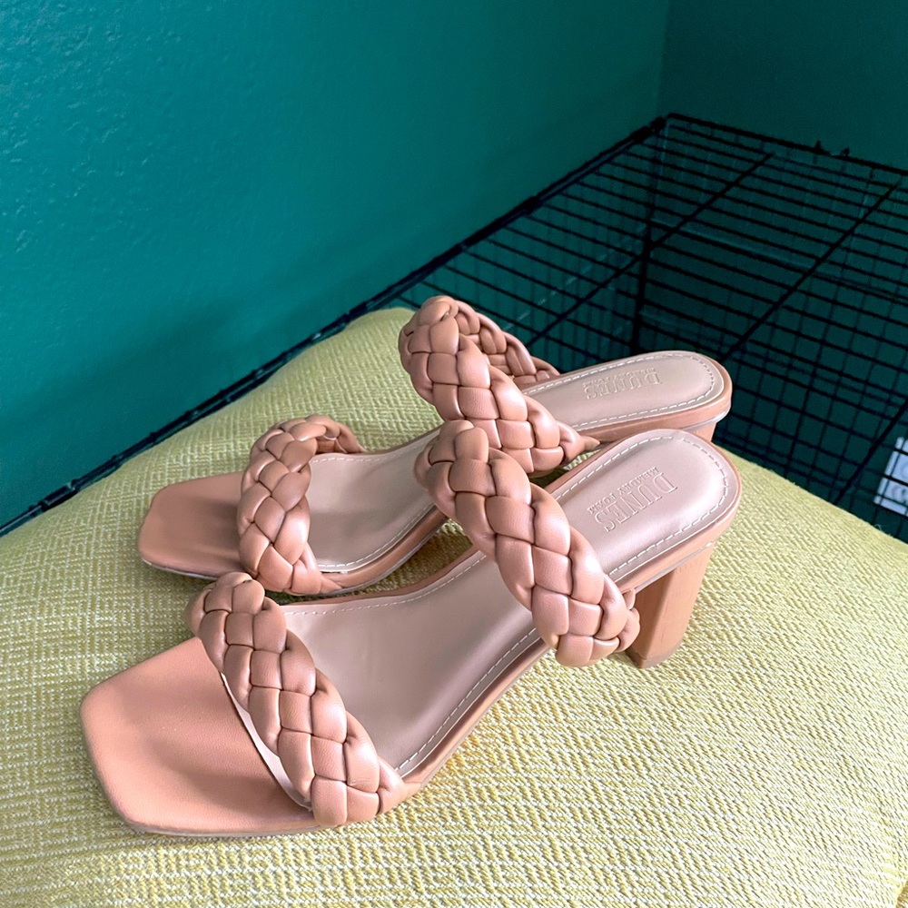 Memory foam nude heel